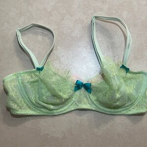 PINK Victoria's Secret Mint Lace Underwire Bra with Teal Bows